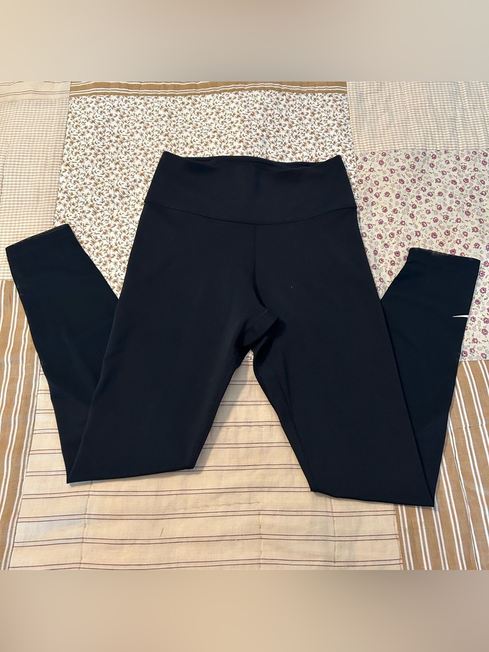 Women’s Nike dri fit black and mesh XS full length leggings